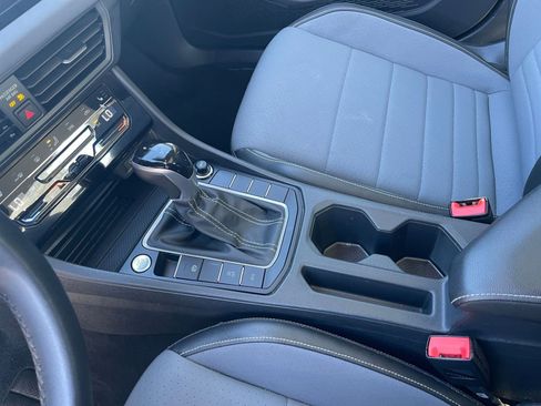 Used 2025 Volkswagen Jetta SE image 41