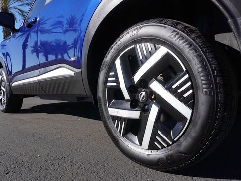 Certified 2025 Nissan Kicks SV image 6