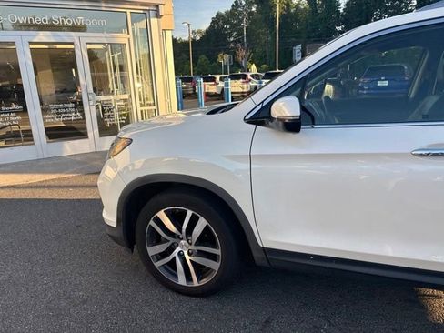 Used 2017 Honda Pilot Elite image 9