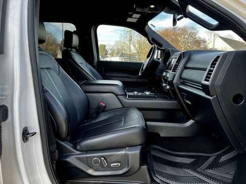 Used 2020 Ford Expedition Limited image 25