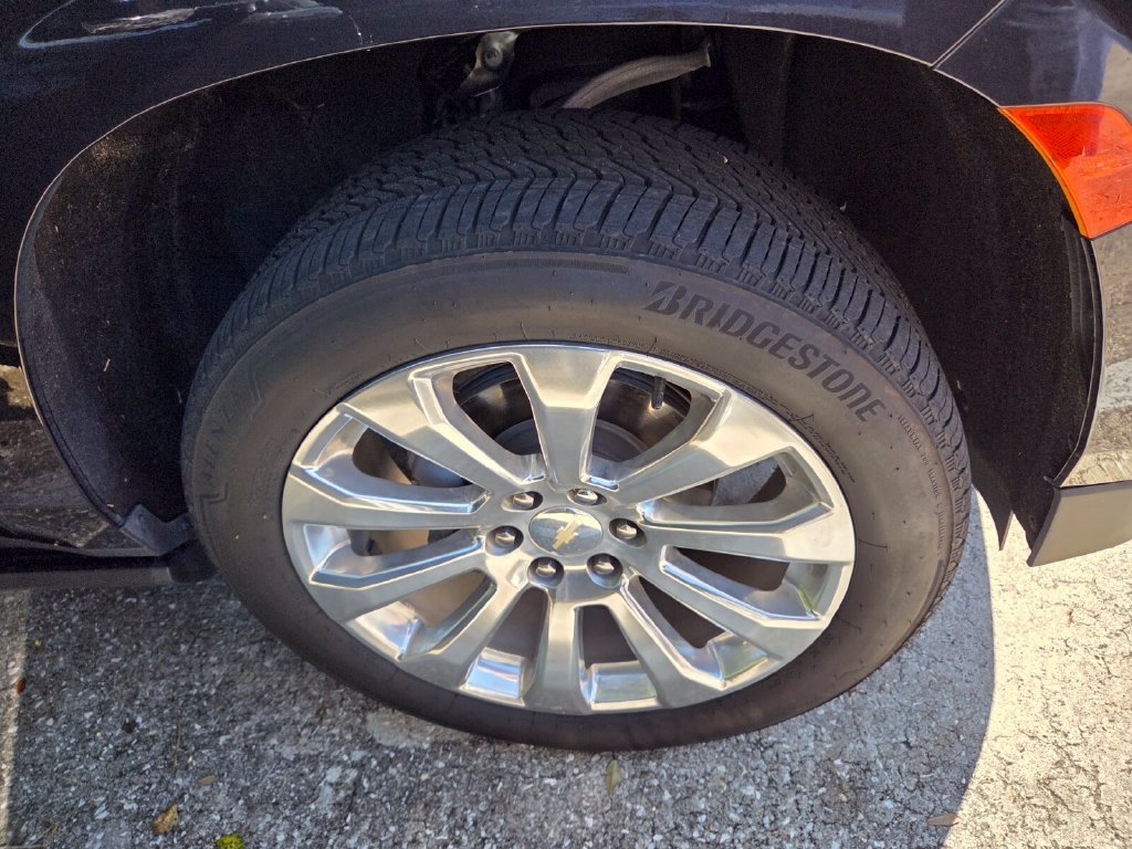 Used 2024 Chevrolet Suburban Premier AWD/4WD image 6
