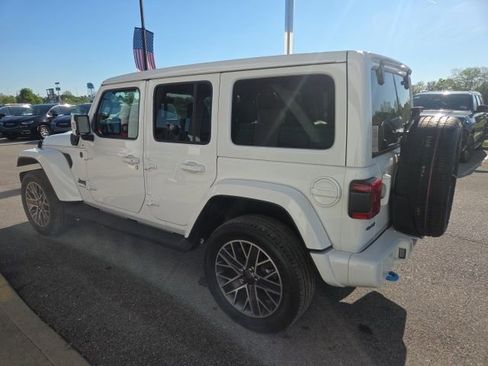 Used 2023 Jeep Wrangler Unlimited Sahara image 7