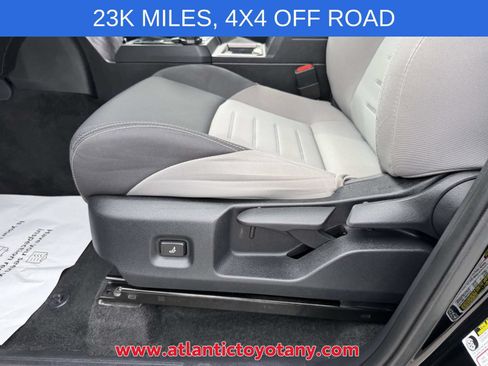 Used 2024 Toyota Tacoma TRD Off-Road AWD/4WD image 18