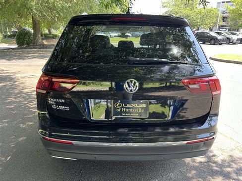 Used 2021 Volkswagen Tiguan SE FWD image 3