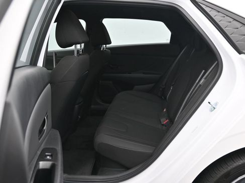Used 2025 Hyundai Elantra SEL FWD image 15