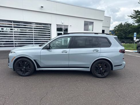 Used 2025 BMW X7 M60i w/ Climate Comfort Package AWD/4WD image 2