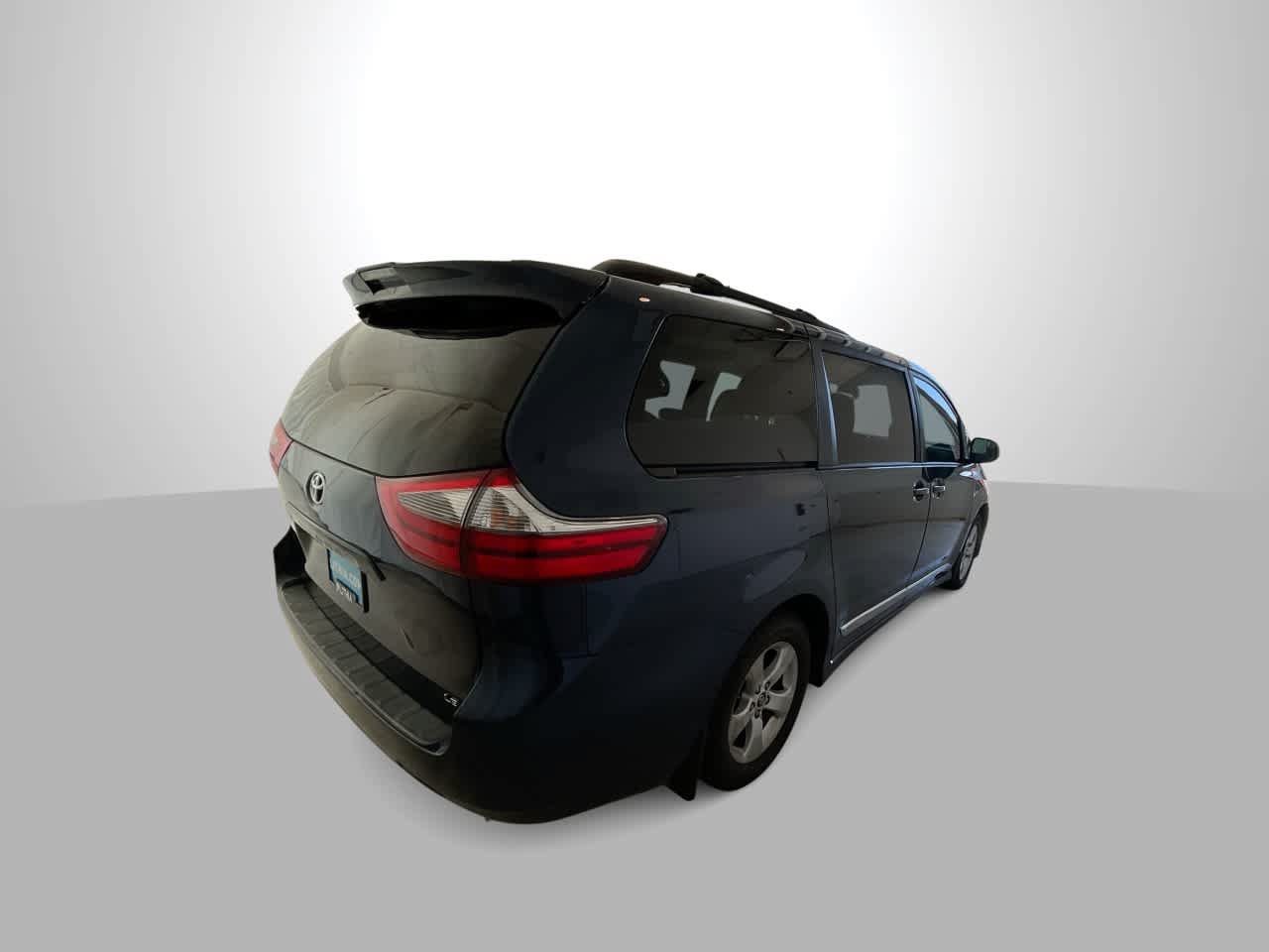 Used 2020 Toyota Sienna LE w/ Protection Package FWD image 8