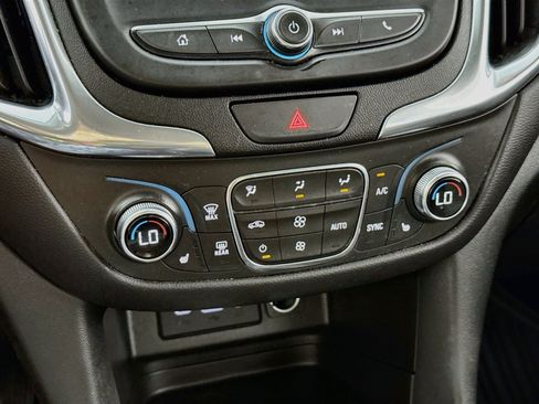 Used 2021 Chevrolet Equinox LT AWD/4WD image 18