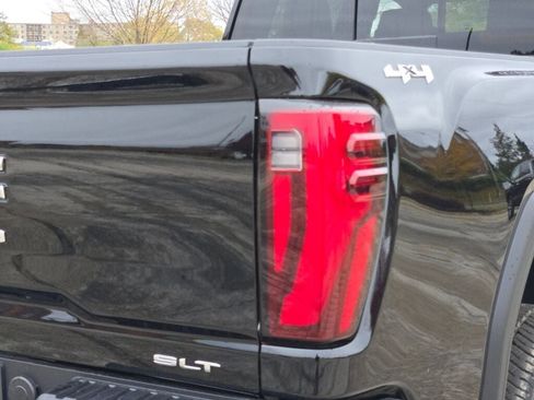 New 2026 GMC Sierra 3500 SLT w/ SLT Premium Package image 13