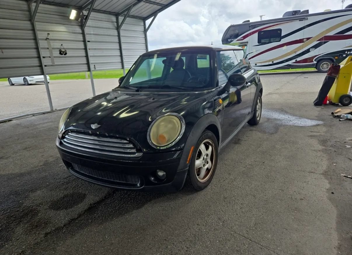 Used 2010 MINI Cooper Hardtop FWD image 4