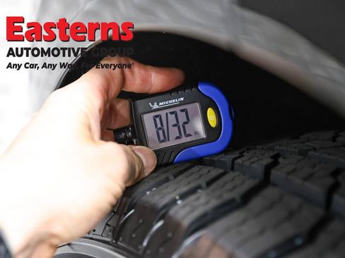 Used 2021 Buick Enclave Essence w/ Sport Touring Edition image 29