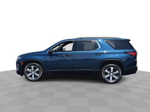 Used 2023 Chevrolet Traverse LT w/ LT Premium Package AWD/4WD image 5