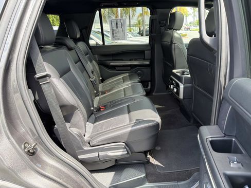 Used 2020 Ford Expedition XLT w/ Equipment Group 202A RWD image 25