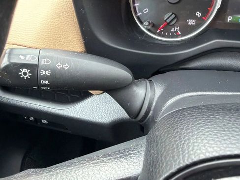 Used 2022 Toyota RAV4 LE AWD/4WD image 14