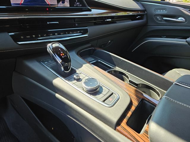 Used 2023 Cadillac Escalade Premium Luxury AWD/4WD image 24