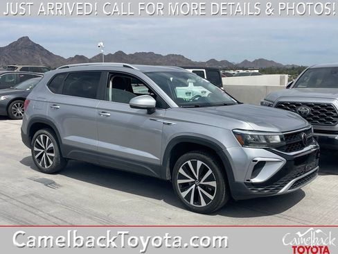 Used 2024 Volkswagen Taos SE image 1