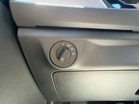 Used 2024 Volkswagen Jetta SE FWD image 39