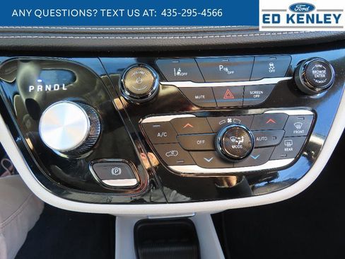 Used 2024 Chrysler Pacifica Limited FWD image 11