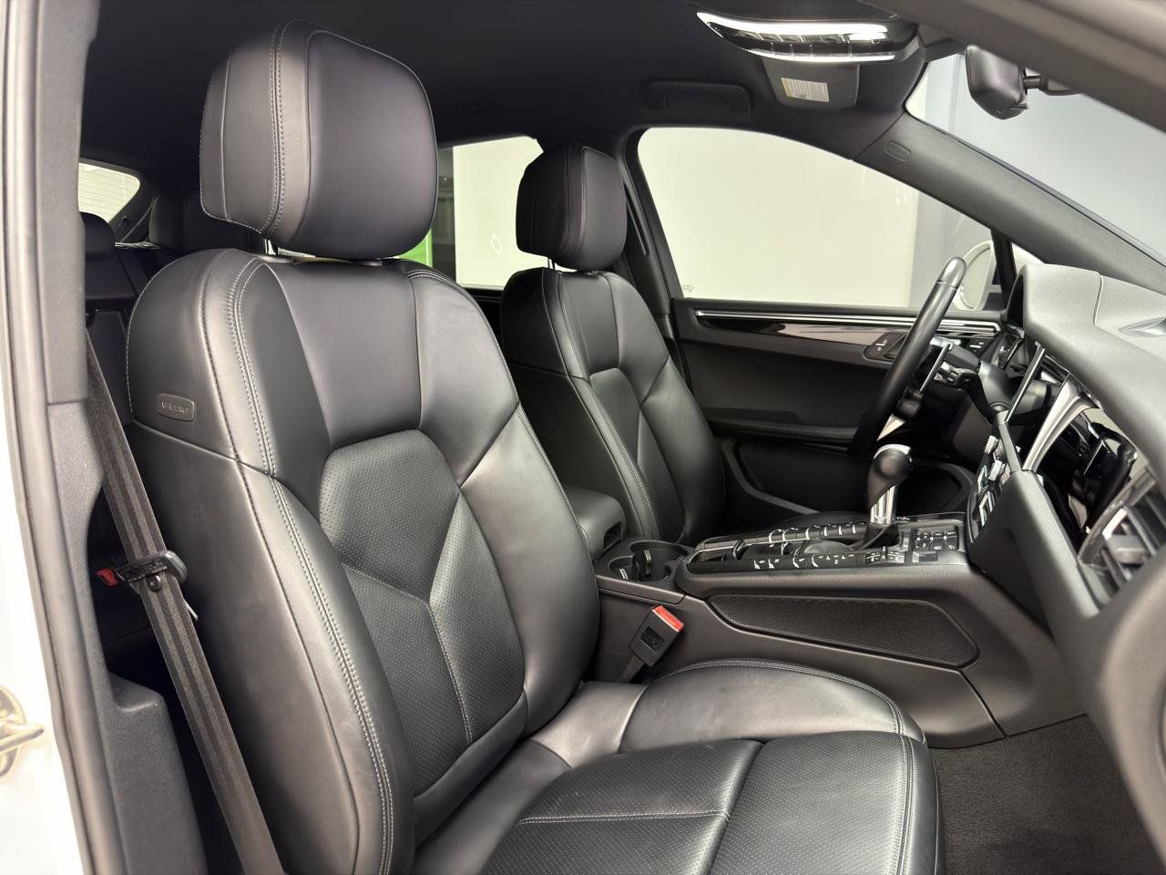 Used 2021 Porsche Macan AWD/4WD image 12