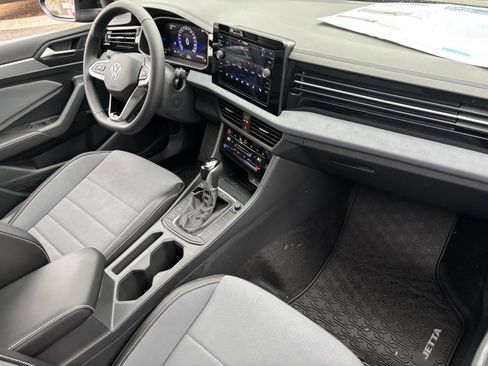 New 2026 Volkswagen Jetta SE FWD image 9