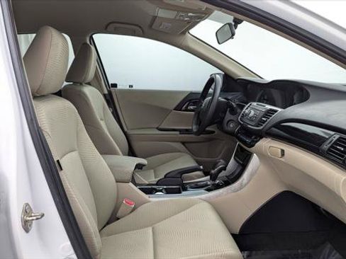 Used 2017 Honda Accord LX image 21