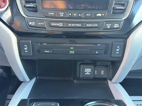 Used 2018 Honda Pilot Touring image 32