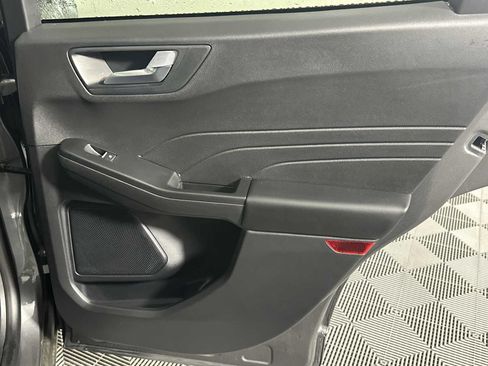 Used 2025 Ford Escape ST-Line w/ Tech Pack #1 FWD image 18
