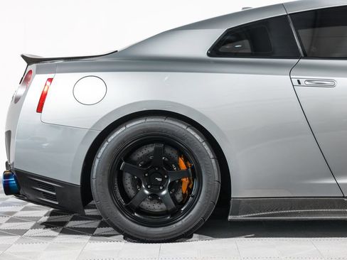 Used 2015 Nissan GT-R Black Edition AWD/4WD image 2