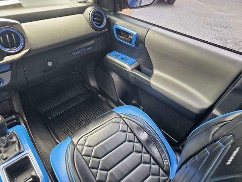Used 2016 Toyota Tacoma SR5 RWD image 17