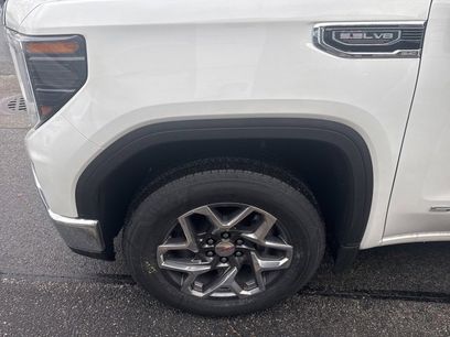 New 2026 GMC Sierra 1500 SLE w/ Preferred Package