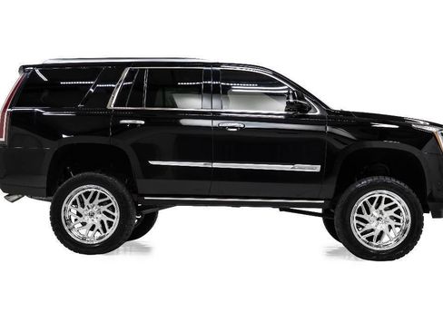 Used 2019 Cadillac Escalade Platinum AWD/4WD image 5