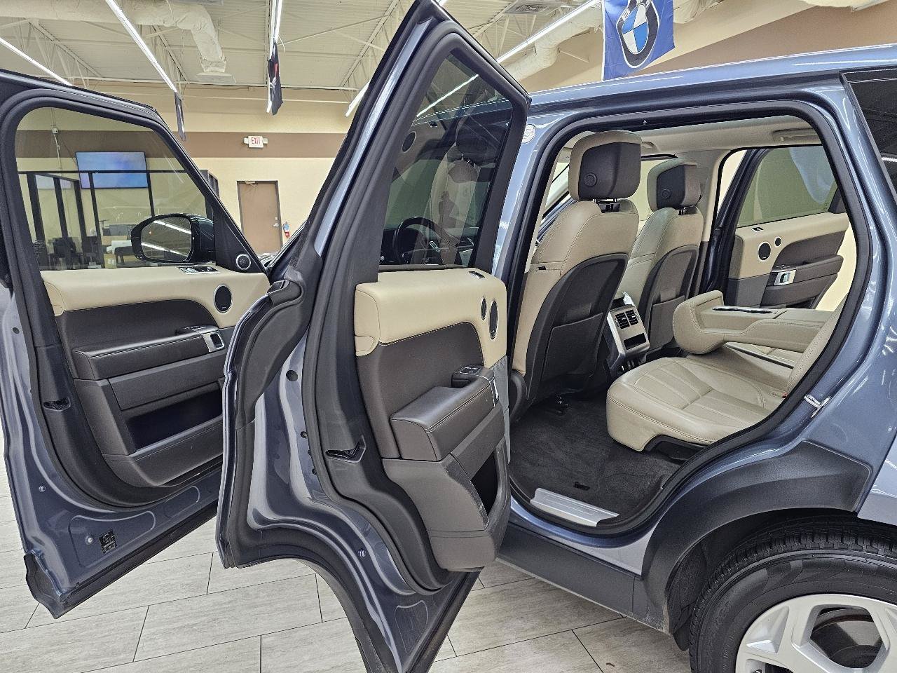 Used 2018 Land Rover Range Rover Sport HSE AWD/4WD image 17