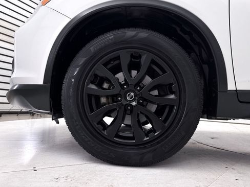 Used 2019 Nissan Rogue SV AWD/4WD image 12