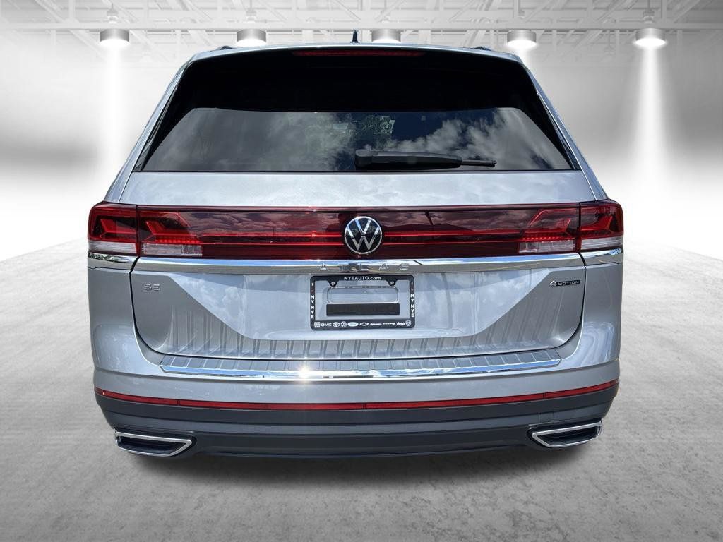 Used 2024 Volkswagen Atlas SE AWD/4WD image 5