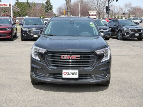 Used 2022 GMC Terrain SLE w/ Driver Convenience Package AWD/4WD image 2