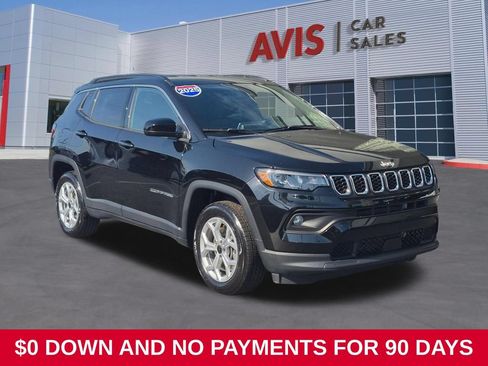 Used 2025 Jeep Compass Latitude AWD/4WD image 3