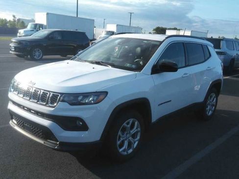 Used 2024 Jeep Compass Latitude AWD/4WD image 5
