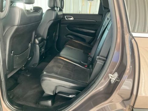Used 2018 Jeep Grand Cherokee Laredo RWD image 15