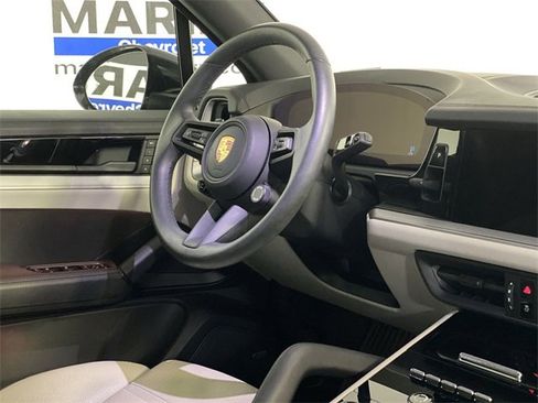 Used 2024 Porsche Cayenne S image 14