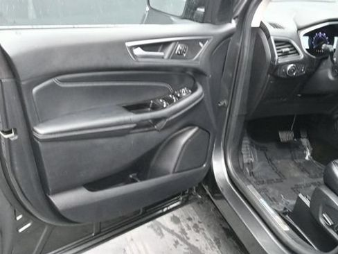Used 2019 Ford Edge Titanium w/ Cold Weather Package AWD/4WD image 11