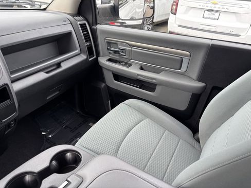 Used 2016 RAM 1500 Express RWD image 21