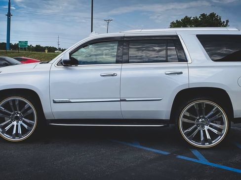Used 2016 Cadillac Escalade Luxury AWD/4WD image 6