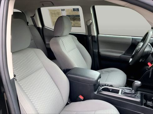 Used 2021 Toyota Tacoma SR AWD/4WD image 9