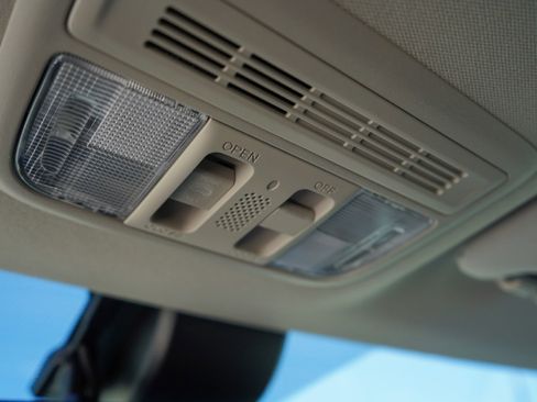 Used 2020 Honda HR-V Touring image 19