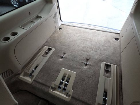 Used 2010 Cadillac Escalade ESV Luxury AWD/4WD image 33