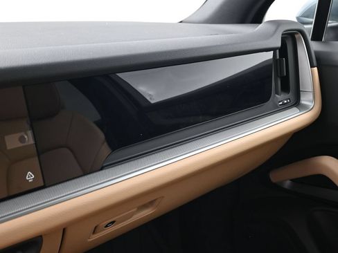 Certified 2026 Porsche Cayenne AWD/4WD image 22