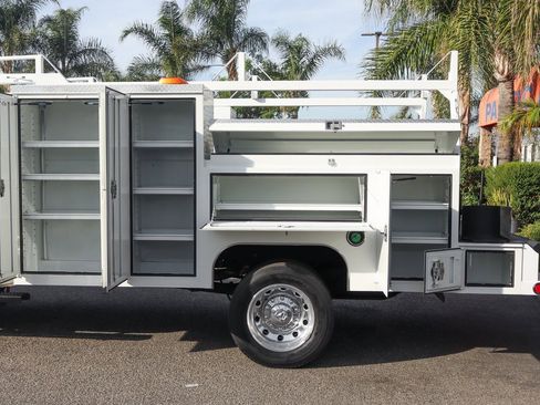 Used 2021 RAM 5500 Tradesman w/ Chrome Appearance Group image 6