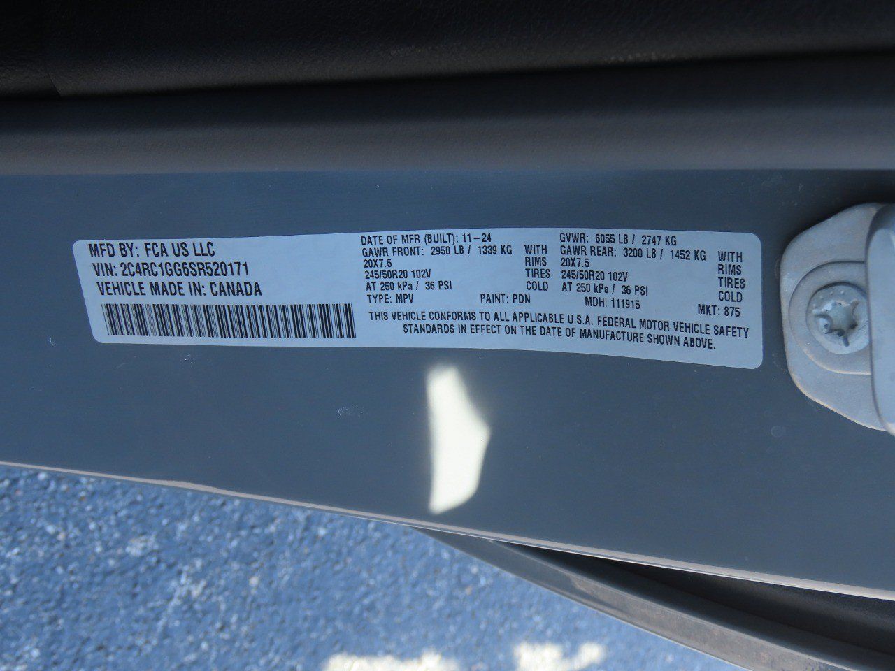 Used 2025 Chrysler Pacifica Limited FWD image 33