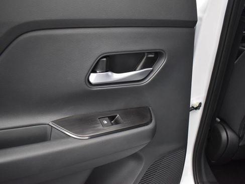 New 2026 Nissan Kicks SV image 14