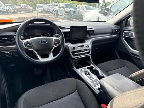 Used 2023 Ford Explorer XLT RWD image 13